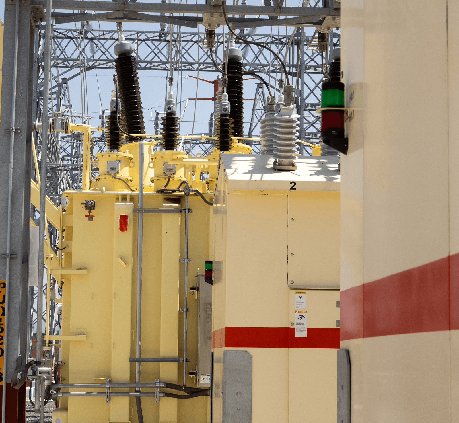 Puerta Querétaro runs on independent systems. The park has its own electrical substation, water wells, and wastewater treatment.